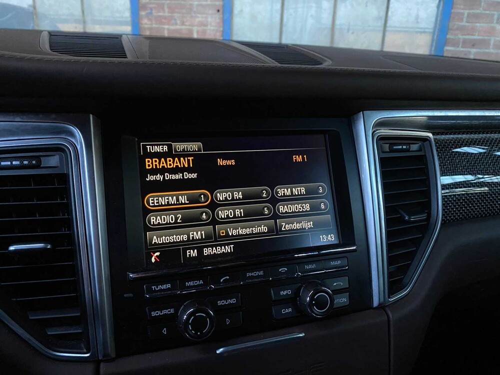 Porsche Macan Turbo 3.6 V6 -CARBON- 400hp 2015 ORIG-GB, 5-ZHF-03