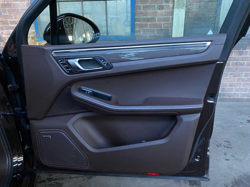 Porsche Macan Turbo 3.6 V6 -CARBON- 400hp 2015 ORIG-GB, 5-ZHF-03