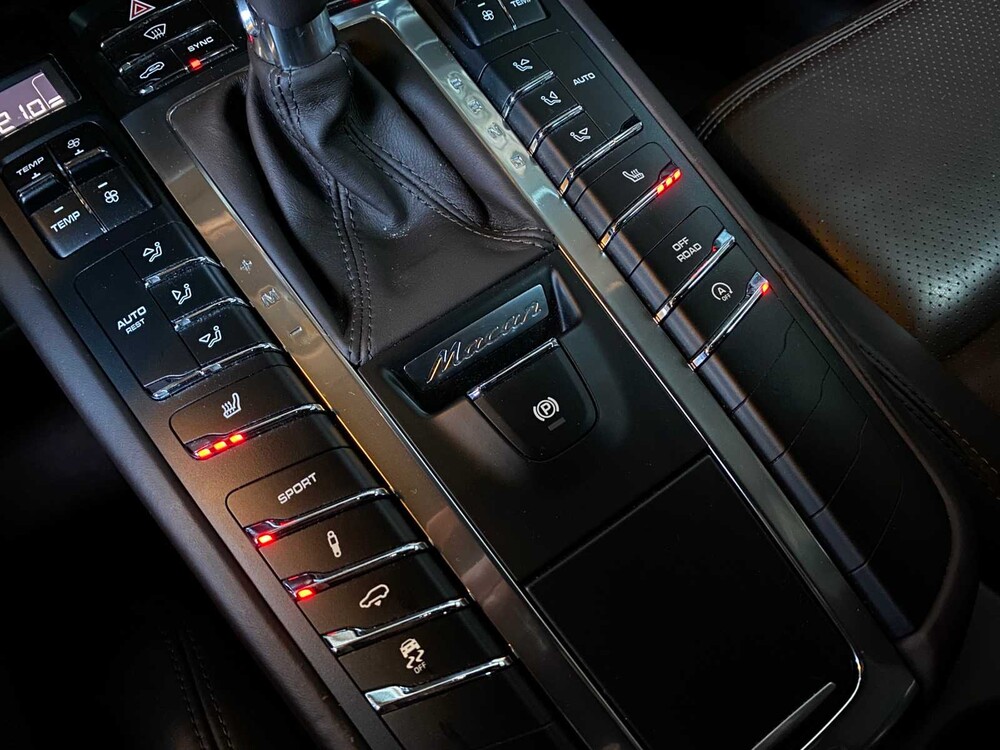 Porsche Macan Turbo 3.6 V6 -CARBON- 400hp 2015 ORIG-GB, 5-ZHF-03