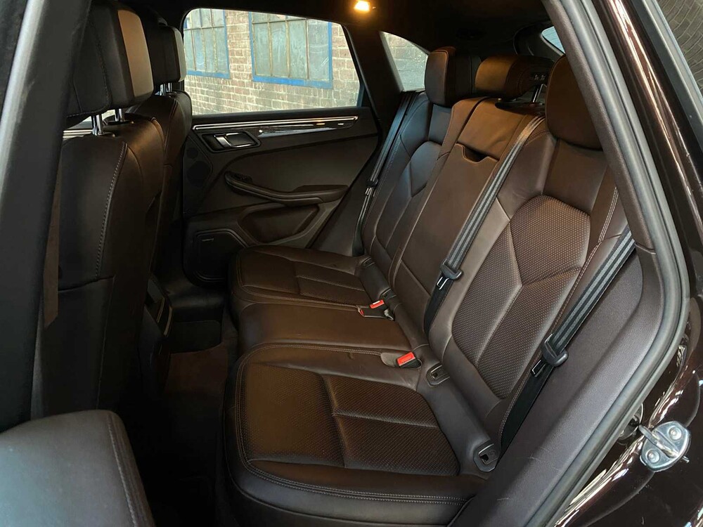 Porsche Macan Turbo 3.6 V6 -CARBON- 400hp 2015 ORIG-GB, 5-ZHF-03