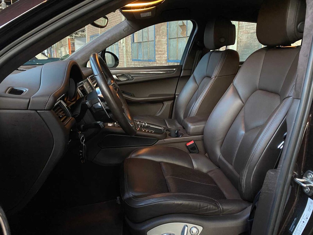 Porsche Macan Turbo 3.6 V6 -CARBON- 400hp 2015 ORIG-GB, 5-ZHF-03