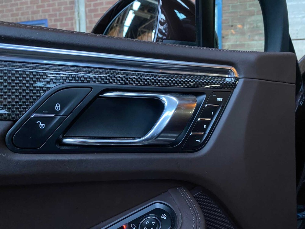 Porsche Macan Turbo 3.6 V6 -CARBON- 400hp 2015 ORIG-GB, 5-ZHF-03