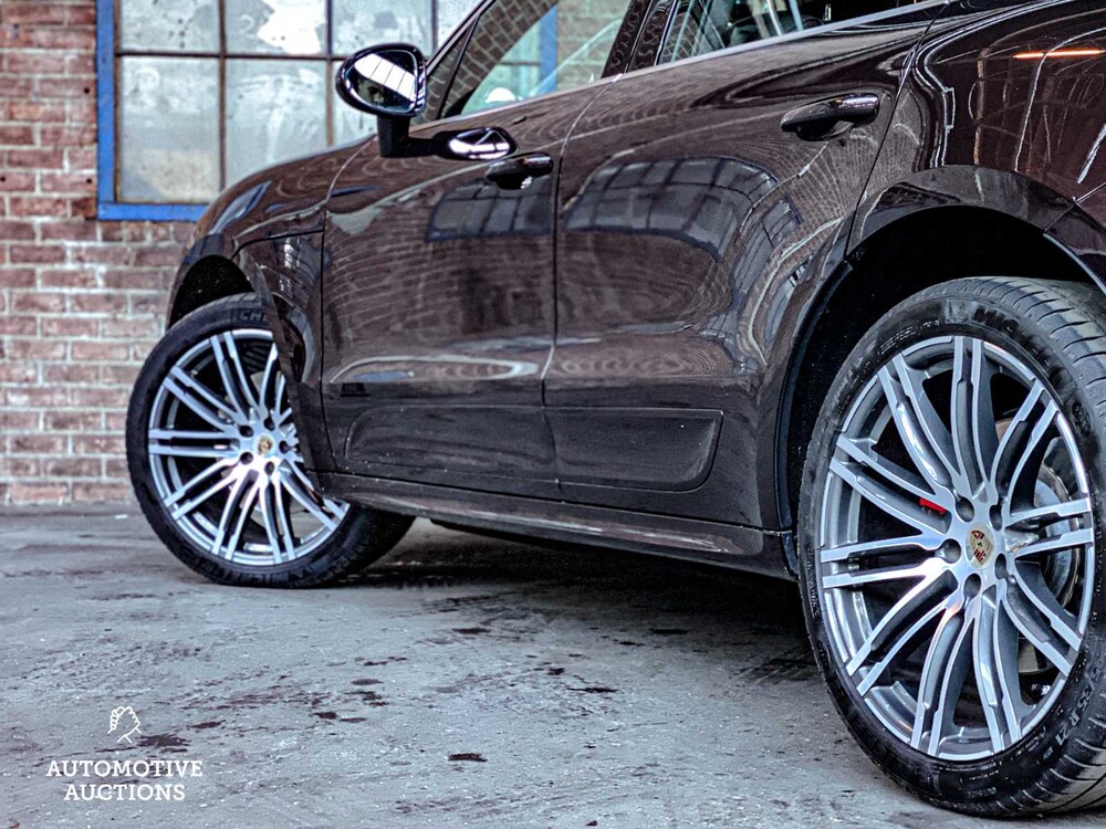 Porsche Macan Turbo 3.6 V6 -CARBON- 400hp 2015 ORIG-GB, 5-ZHF-03