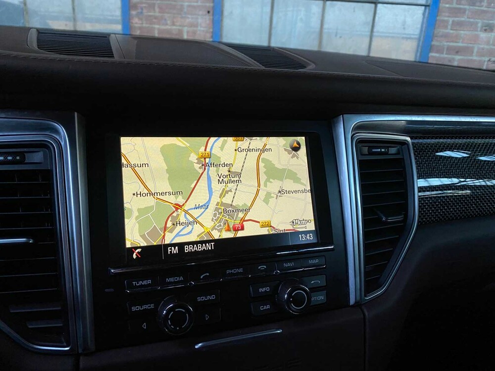 Porsche Macan Turbo 3.6 V6 -CARBON- 400hp 2015 ORIG-GB, 5-ZHF-03