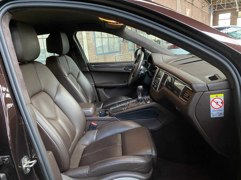 Porsche Macan Turbo 3.6 V6 -CARBON- 400hp 2015 ORIG-GB, 5-ZHF-03