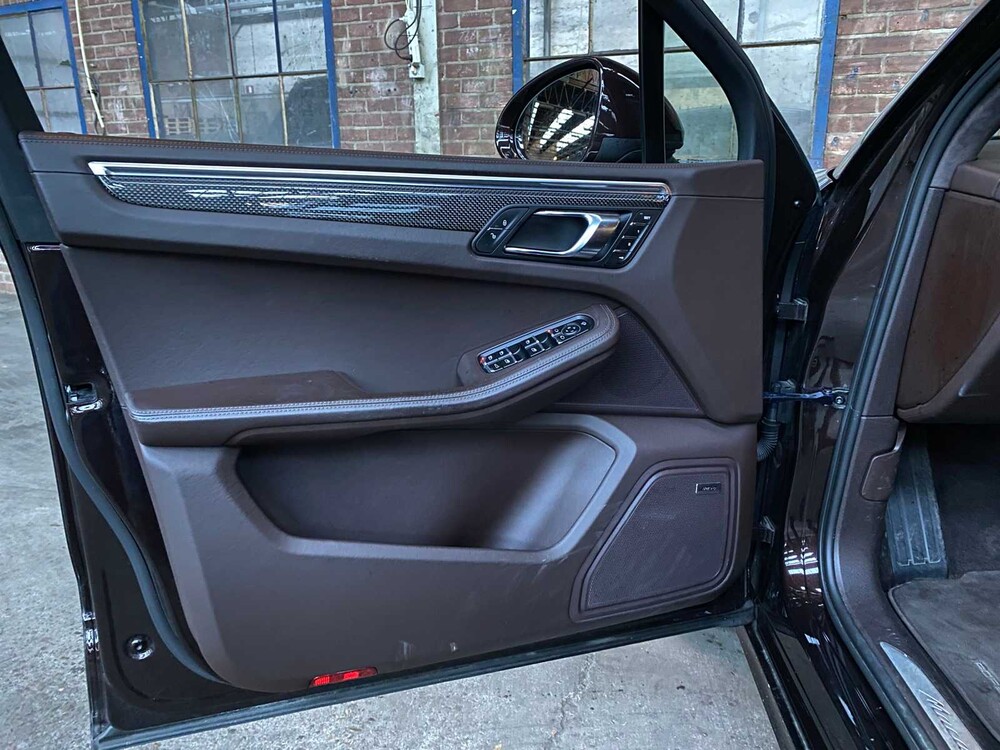 Porsche Macan Turbo 3.6 V6 -CARBON- 400hp 2015 ORIG-GB, 5-ZHF-03