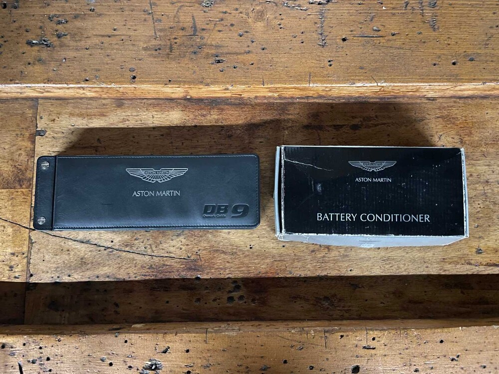 Aston Martin DB9 5.9 V12 Touchtronic 457pk 2006 -Orig. NL-, 71-SH-KN -Youngtimer-