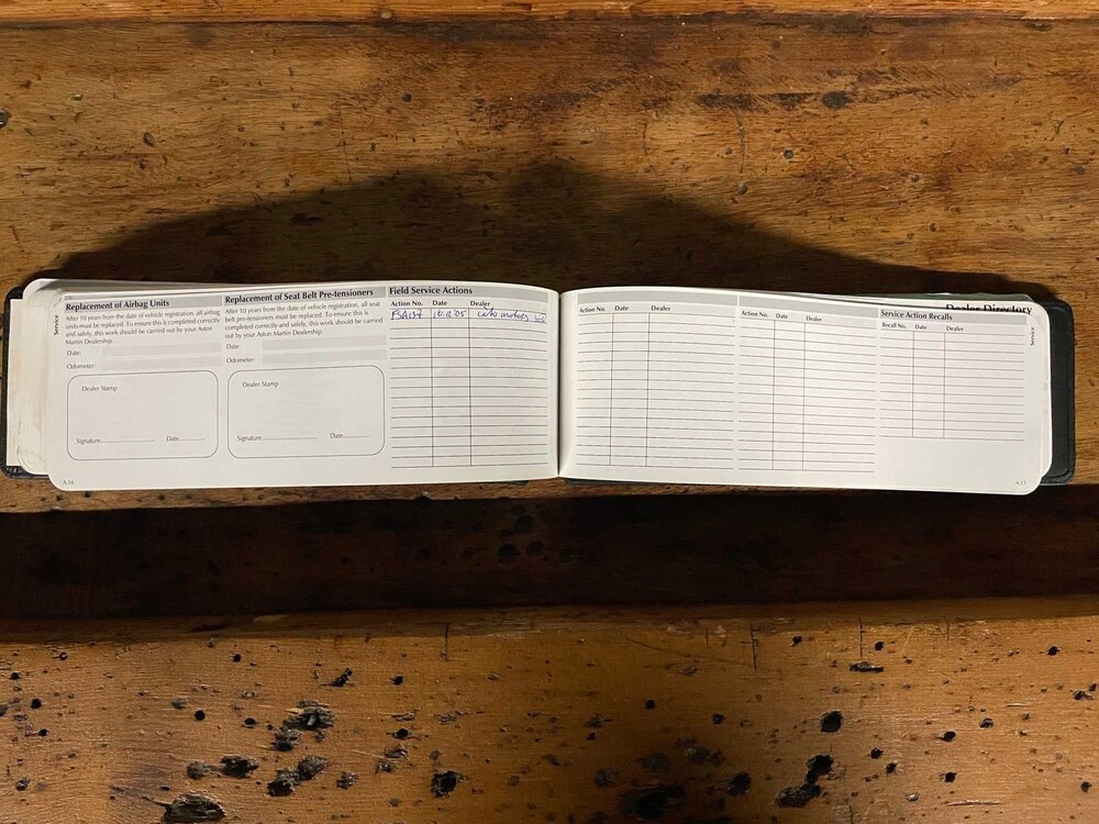 Aston Martin DB9 5.9 V12 Touchtronic 457pk 2006 -Orig. NL-, 71-SH-KN -Youngtimer-