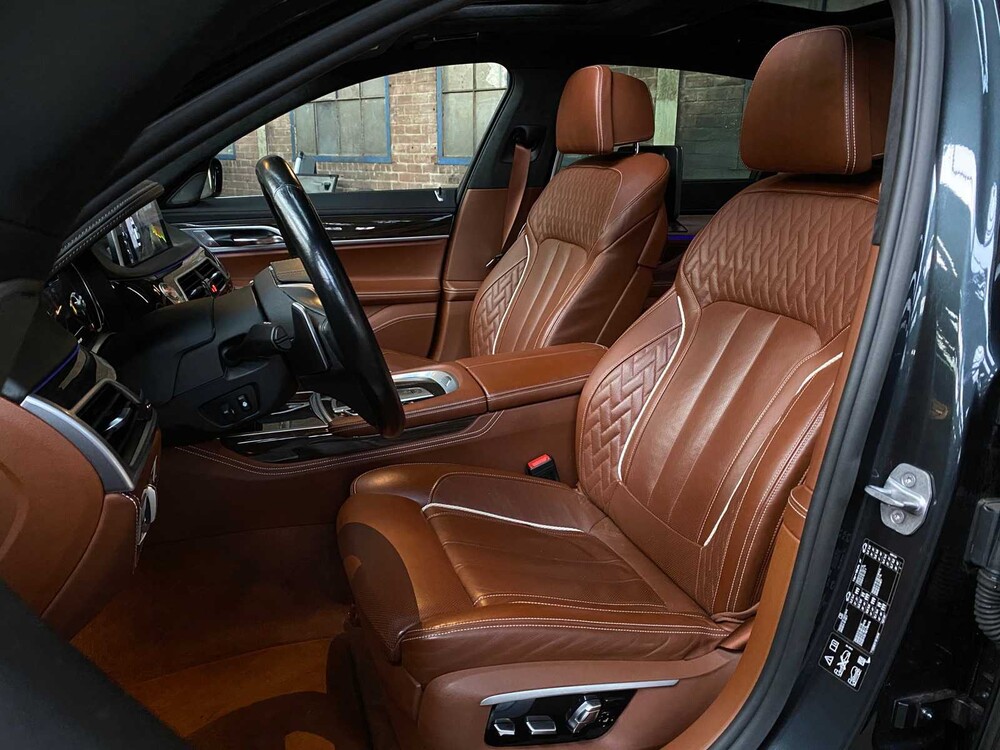 BMW 750Li M-Sport xDrive G12 449pk 2016 7-serie