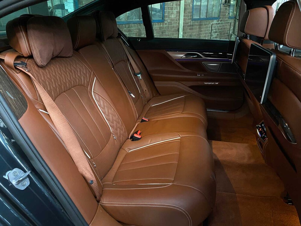 BMW 750Li M-Sport xDrive G12 449pk 2016 7-serie