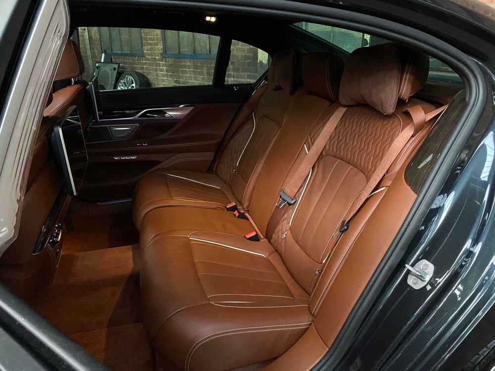 BMW 750Li M-Sport xDrive G12 449pk 2016 7-serie