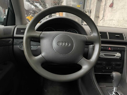 Audi A4 Avant 2.0 131pk 2002, 5-KXL-34 -Yountimer-