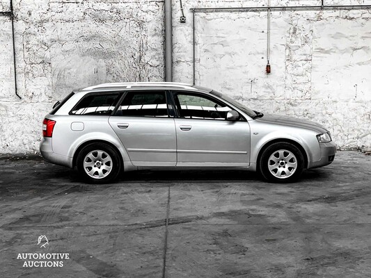 Audi A4 Avant 2.0 131pk 2002, 5-KXL-34 -Yountimer-