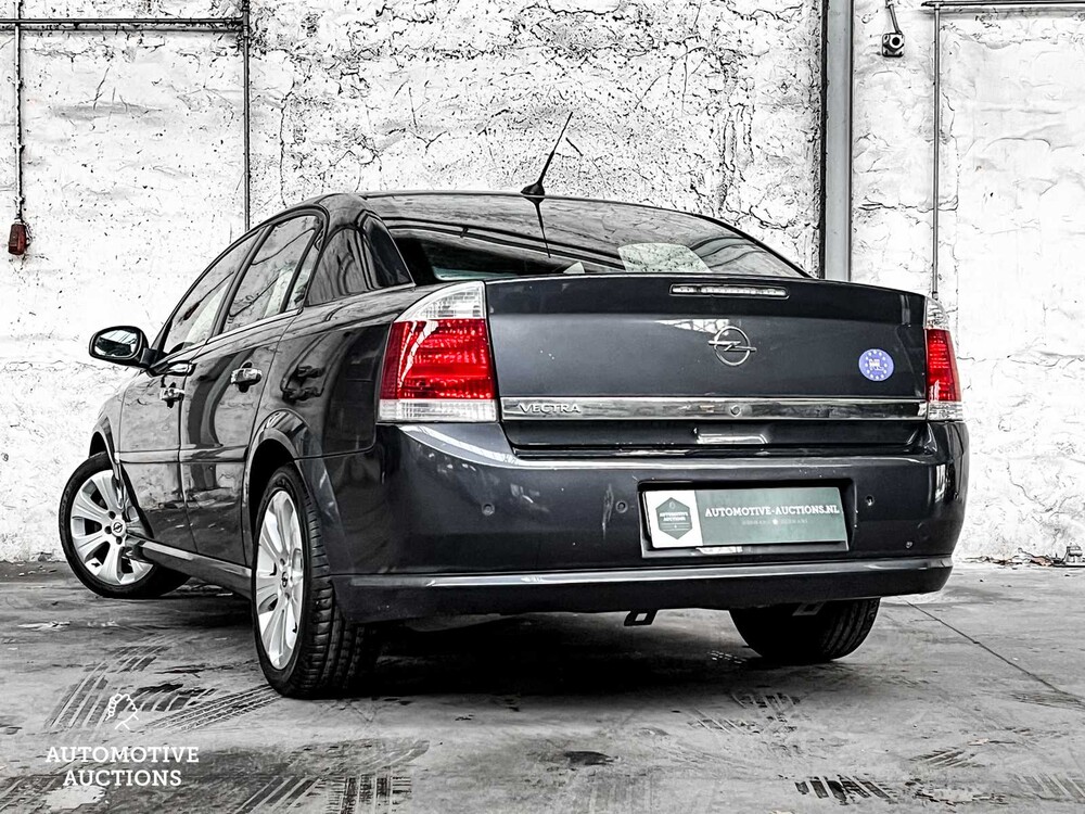 Opel Vectra 1.8-16V Executive 140pk 2007 -Orig. NL-, 17-XZ-RP