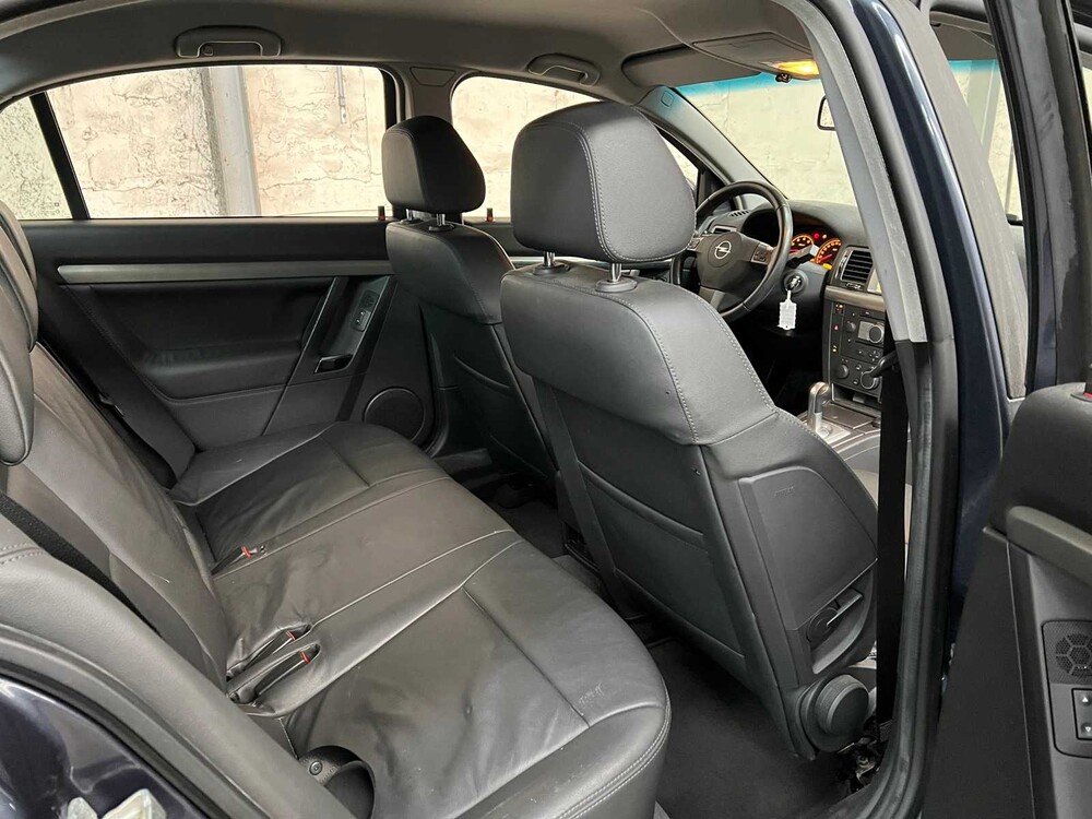 Opel Vectra 1.8-16V Executive 140pk 2007 -Orig. NL-, 17-XZ-RP