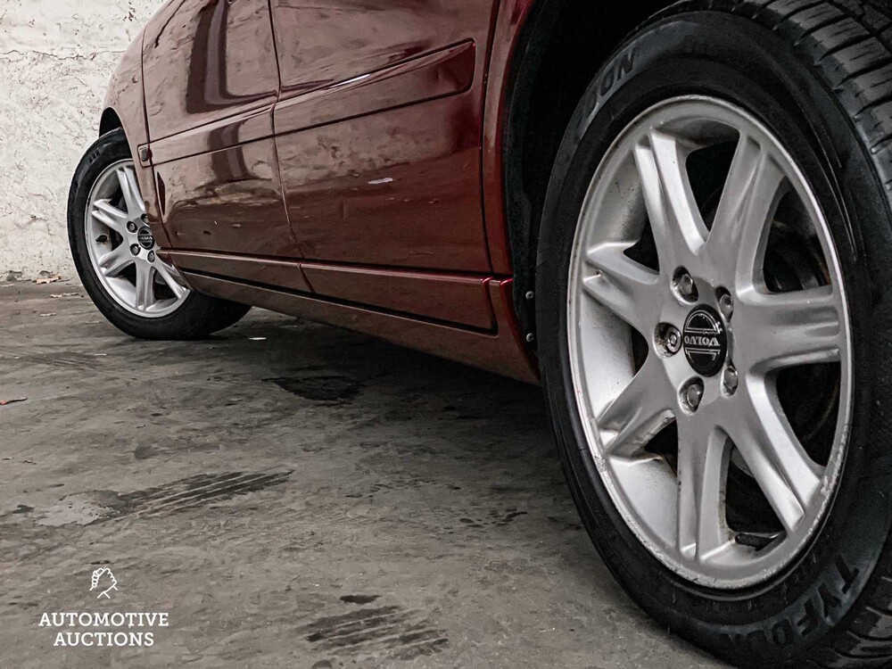 Volvo V70 2.4D 131pk 2004, H-082-NK