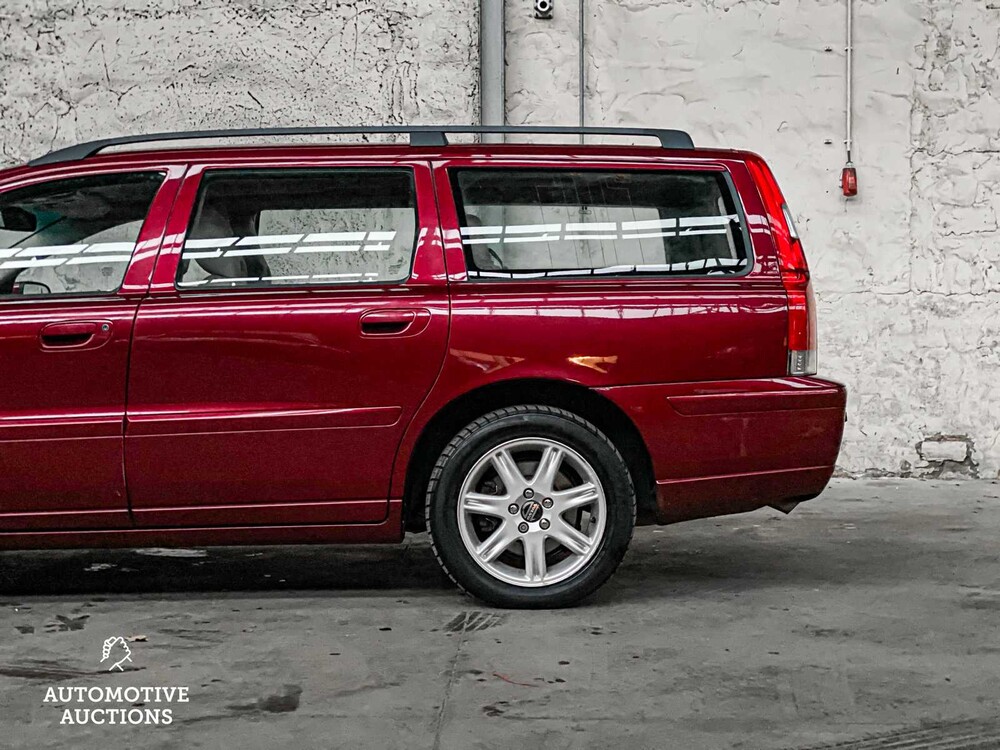 Volvo V70 2.4D 131pk 2004, H-082-NK