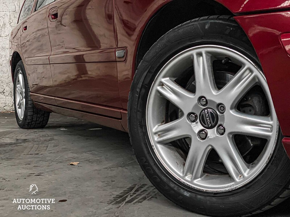 Volvo V70 2.4D 131pk 2004, H-082-NK