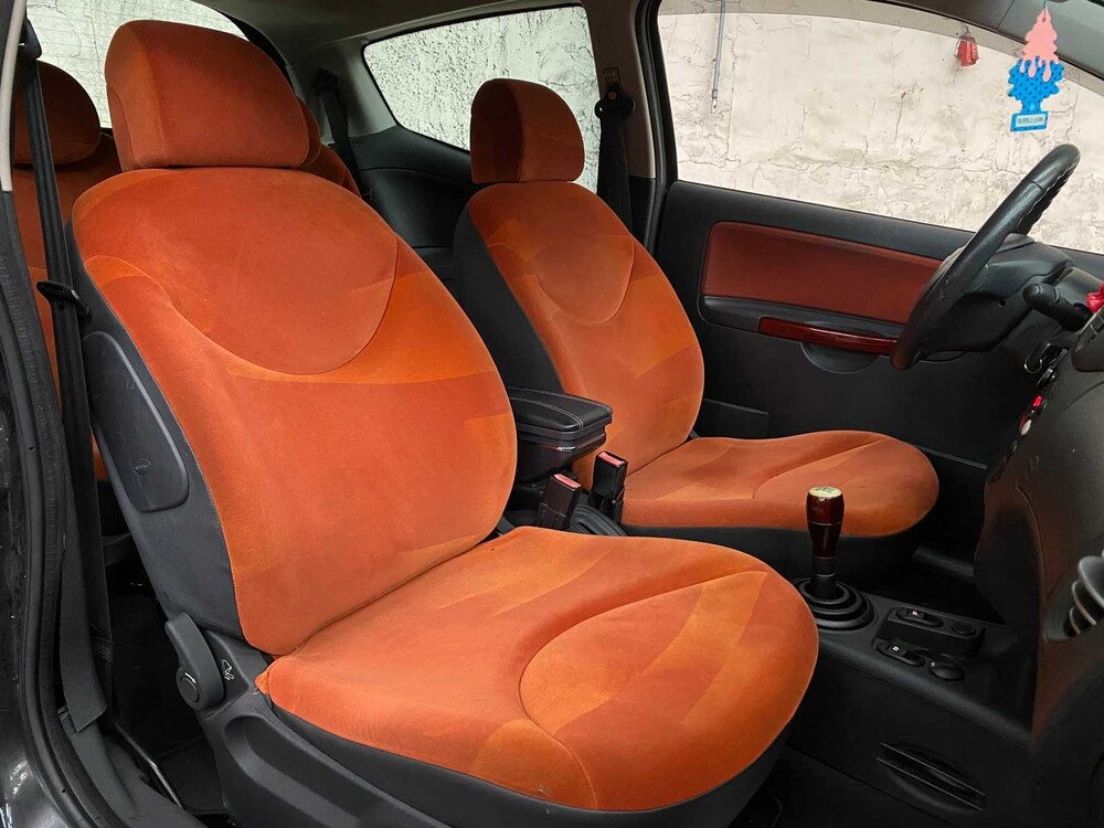 Citroen C2 1.4i Ligne Ambiance 73hp 2004 -Orig. NL-, 54-PB-FH