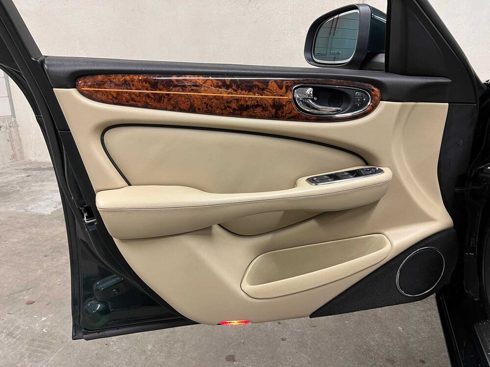 Jaguar XJ8 L 4.2 V8 298hp XJ Executive 2009, T-410-RX