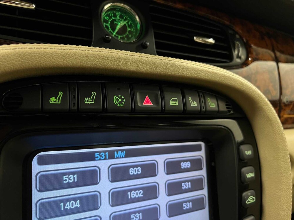 Jaguar XJ8 L 4.2 V8 298hp XJ Executive 2009, T-410-RX