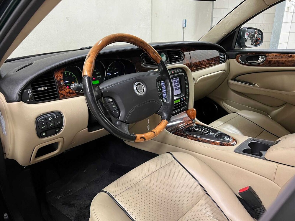Jaguar XJ8 L 4.2 V8 298hp XJ Executive 2009, T-410-RX