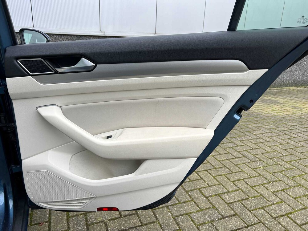 Volkswagen Passat 1.4 TSI 7-DSG Comfortline Business 95hp 2018 ORIG-NL, SL-559-R