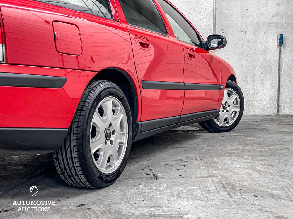 Volvo V70 2.3 T-5 250pk 2000, 69-LJ-XG