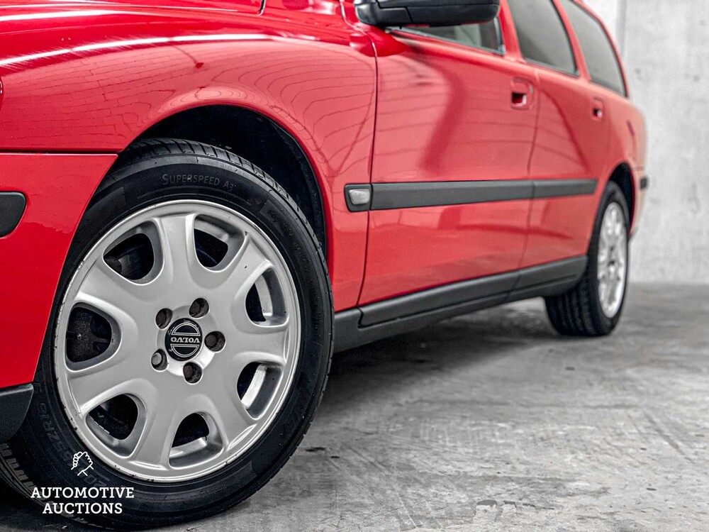 Volvo V70 2.3 T-5 250pk 2000, 69-LJ-XG