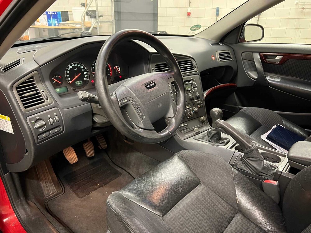 Volvo V70 2.3 T-5 250pk 2000, 69-LJ-XG