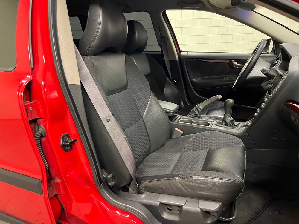 Volvo V70 2.3 T-5 250pk 2000, 69-LJ-XG