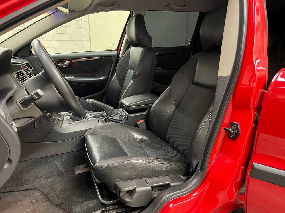 Volvo V70 2.3 T-5 250pk 2000, 69-LJ-XG