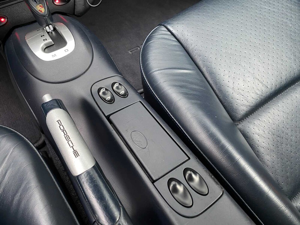 Porsche 911 Carrera 4 996 3.6 Coupé 320hp -Orig. NL- 2002, 64-HV-FB