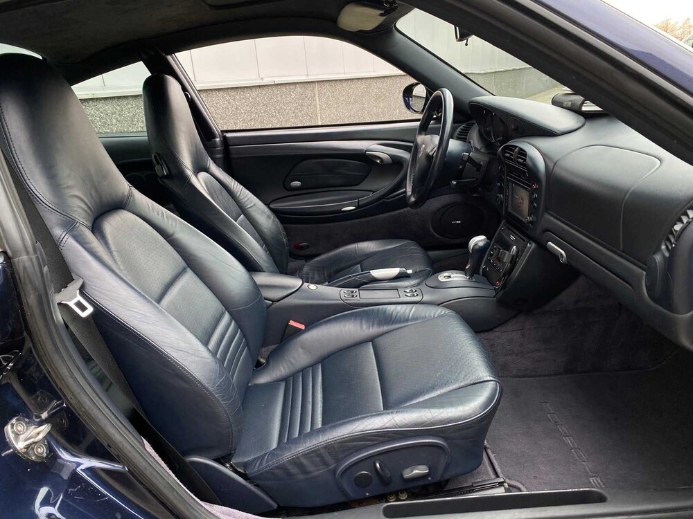 Porsche 911 Carrera 4 996 3.6 Coupé 320hp -Orig. NL- 2002, 64-HV-FB