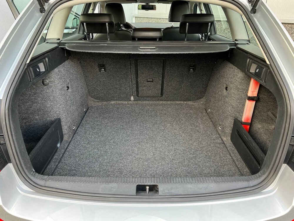 Skoda Octavia Combi 1.6 TDI Greentech Ambition Businessline 105hp 2015 -Orig. EN-, 6-ZHS-77