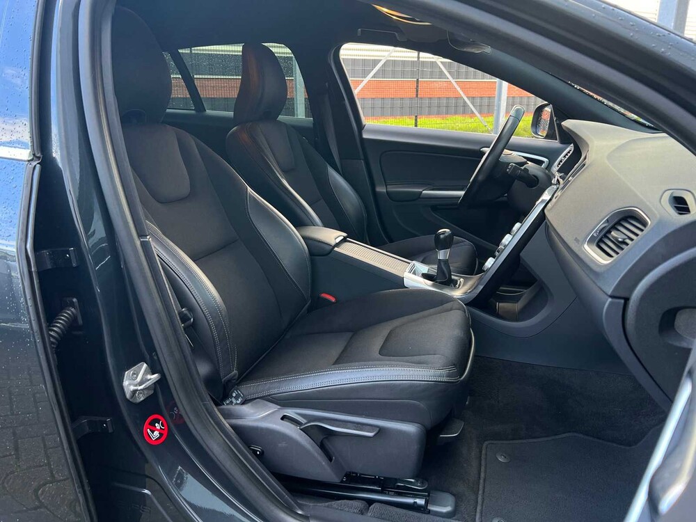 Volvo V60 2.0 D3 136pk 2015, ZN-778-S