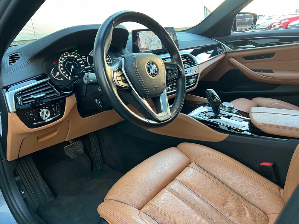 BMW 530e iPerformance High Executive G30 184pk 2018 5-serie -ORIG. NL-, RV-702-V