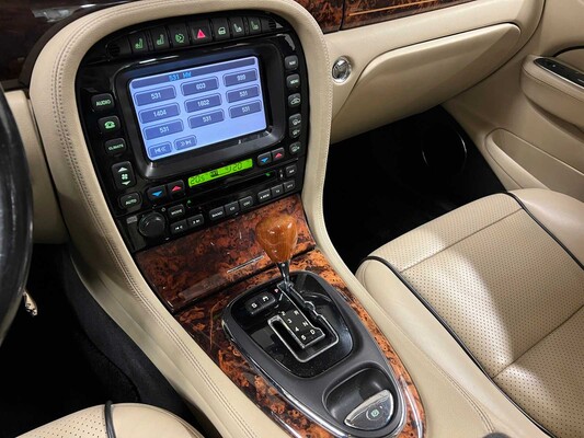 Jaguar XJ8 L 4.2 V8 298hp XJ Executive 2009, T-410-RX