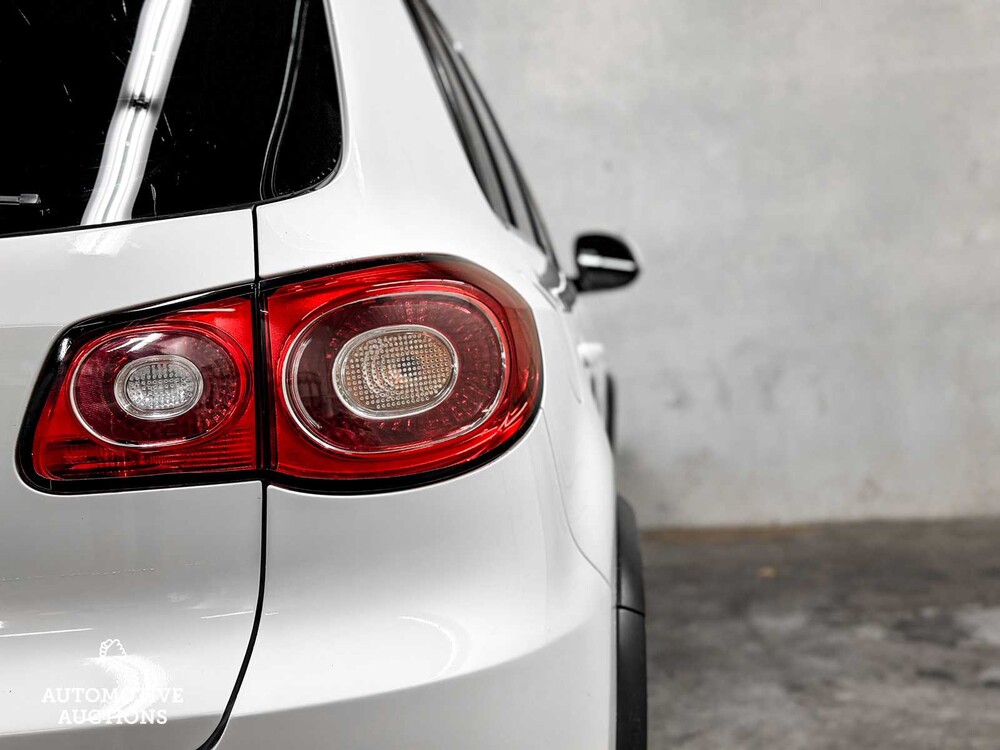 Volkswagen Tiguan R-Line 2.0 TSI Sport&Style 4Motion 200pk 2010, ZB-669-H