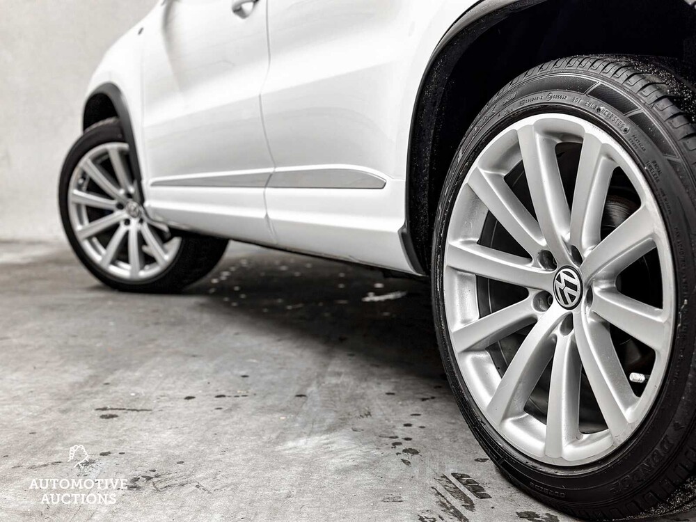 Volkswagen Tiguan R-Line 2.0 TSI Sport&Style 4Motion 200pk 2010, ZB-669-H