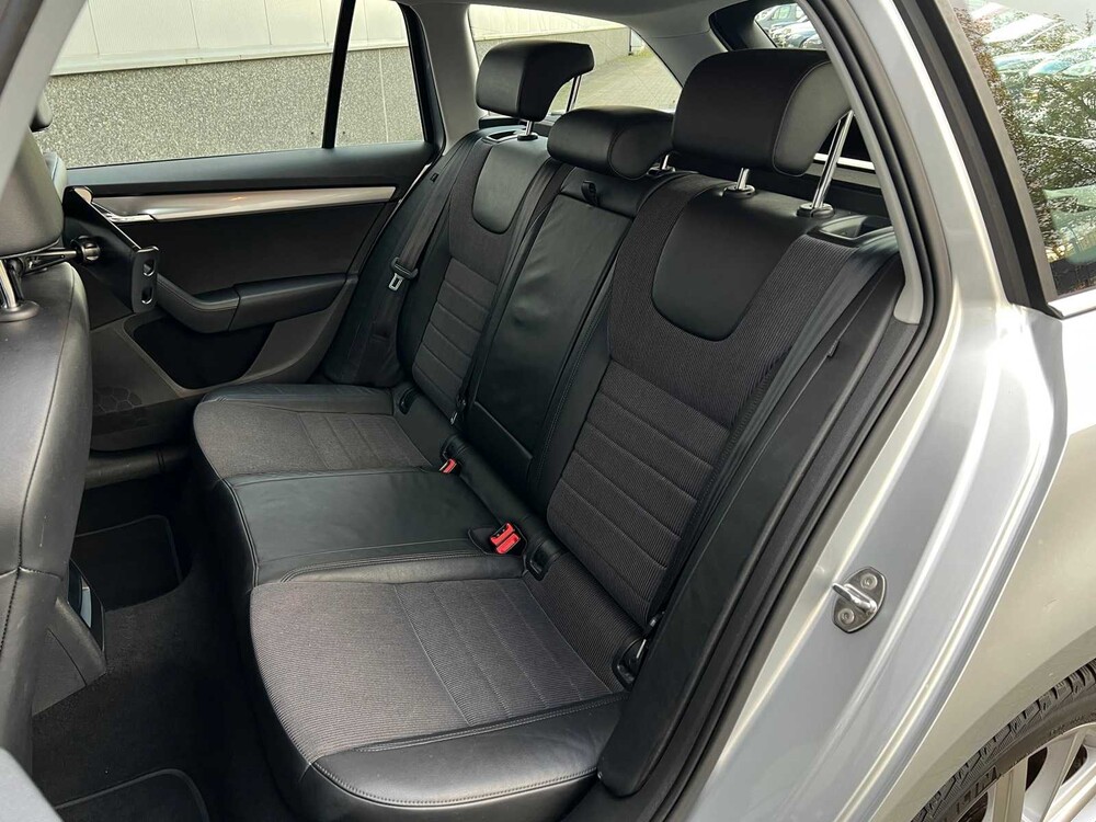 Skoda Octavia Combi 1.6 TDI Greentech Ambition Businessline 105PS 2015 -Orig. DE-, 6-ZHS-77