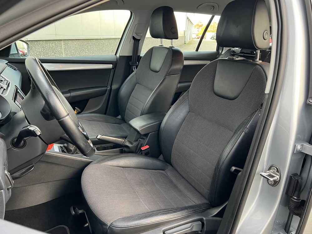 Skoda Octavia Combi 1.6 TDI Greentech Ambition Businessline 105PS 2015 -Orig. DE-, 6-ZHS-77