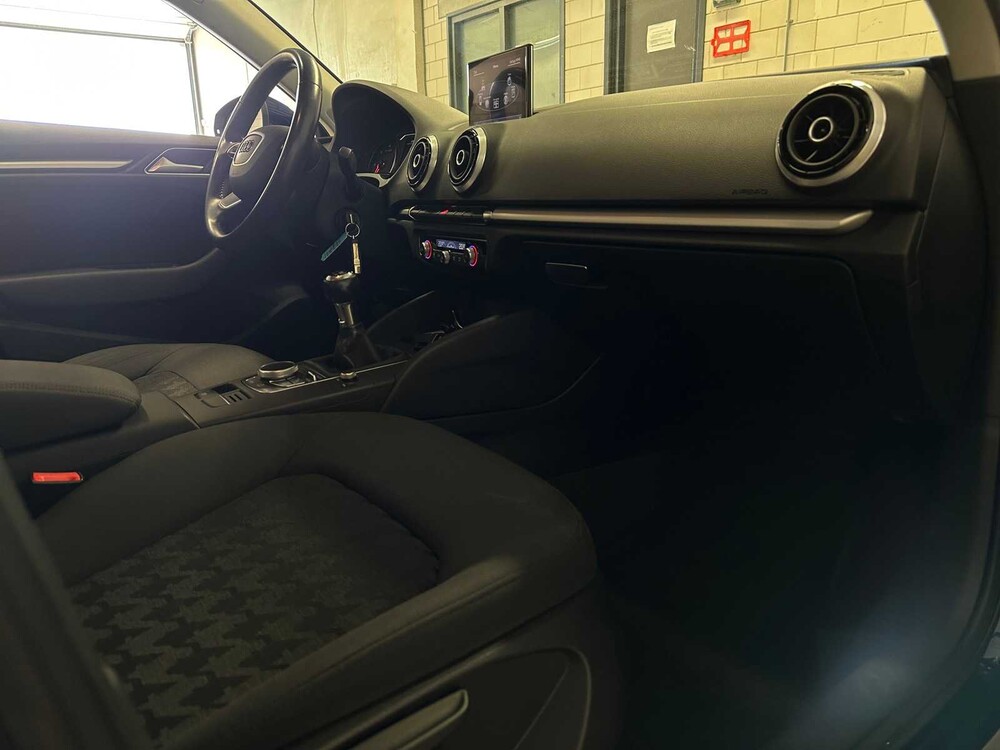 Audi A3 Sportback 1.6 TDI ultra Edition 110hp 2013 -Orig. EN-, 1-SRG-01