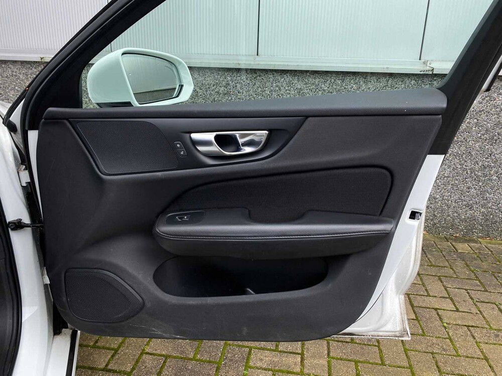 Volvo V60 B3 Business Pro 2.0 163PS -Orig. NL- 2020, J-362-VG