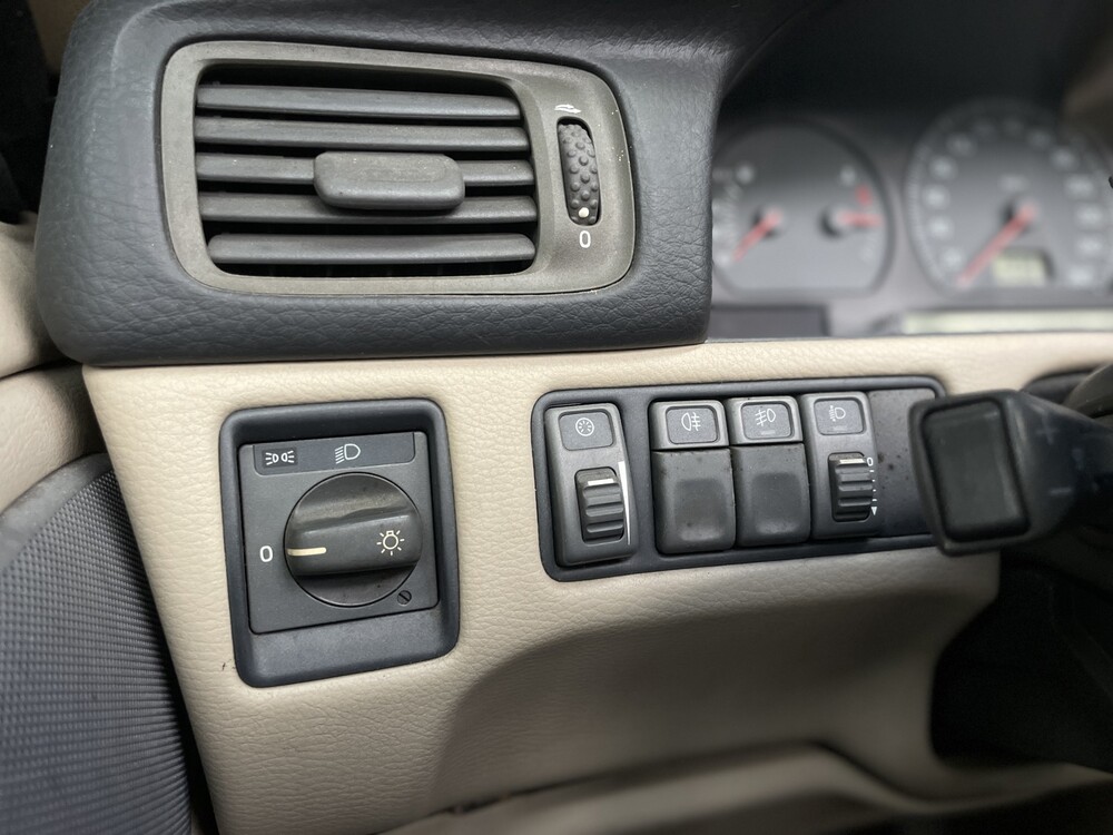 Volvo C70 Convertible 2.3 T5 Luxury 239pk 2000, 51-RJ-BZ