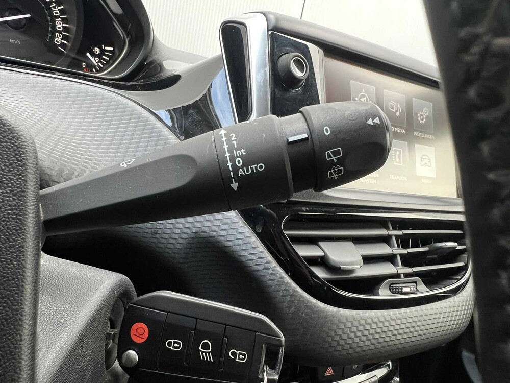 Peugeot 2008 GT-line 1.2 PureTech 131PS 2016, X-887-HF