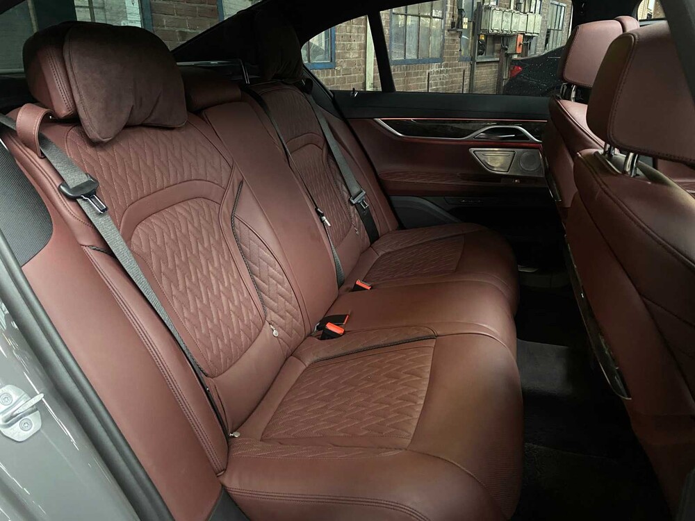 BMW 745e M-Sport High Executive 398pk 2020 7-serie, J-756-GR