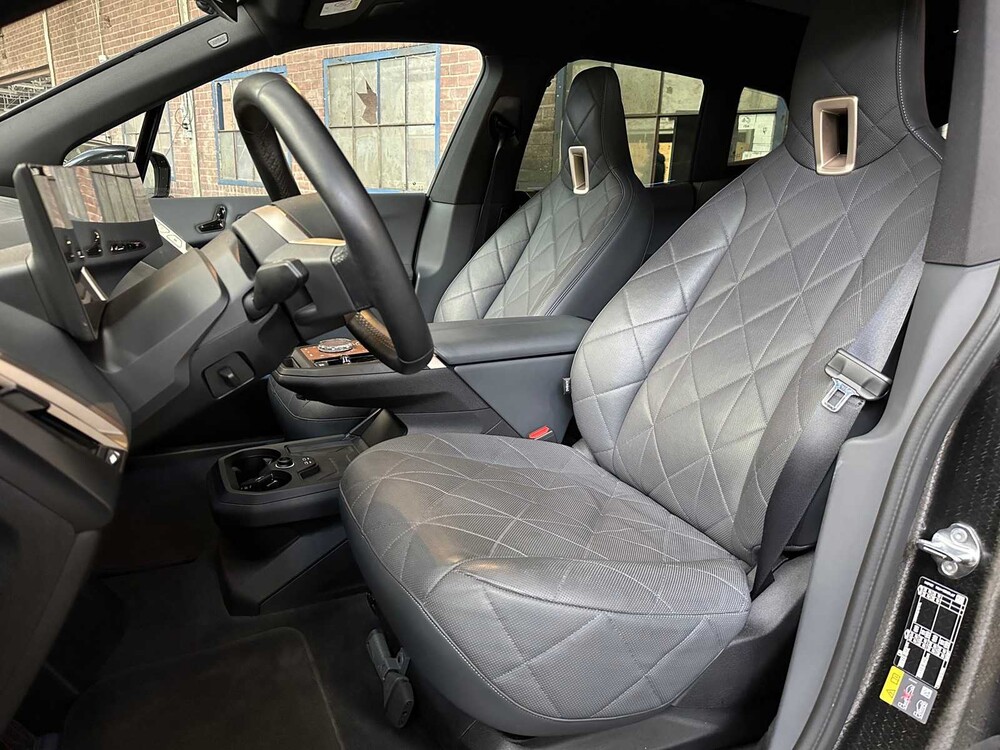 BMW iX xDrive50 M-Sport High Executive 112kWh 523pk 2022 GARANTIE ORIG-NL, P-938-BV