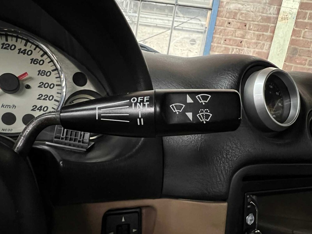 Mazda MX-5 1.6i Touring 220pk 2001, 27-XB-SP