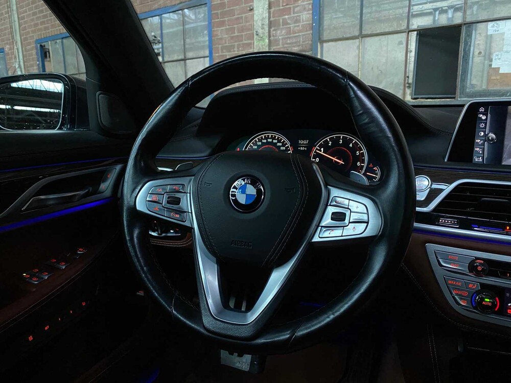 BMW 750Li M-Sport xDrive G12 449pk 2016 7-serie